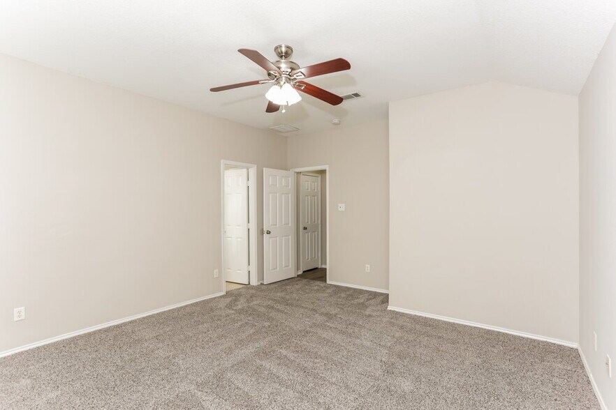 Building Photo - 125 Adams Dr