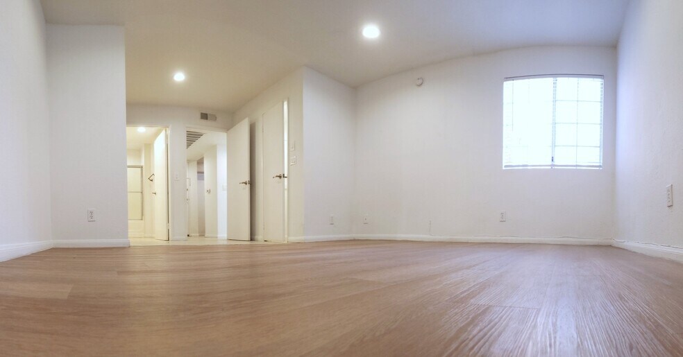 Building Photo - 11020 Hesby St