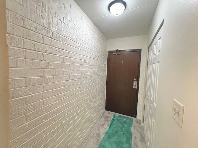 Building Photo - 228 E Bailey Rd