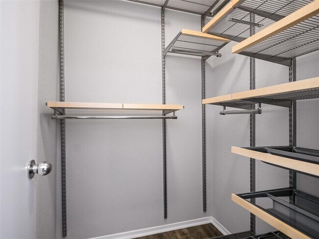 Building Photo - 1411 Hollow Tree Blvd