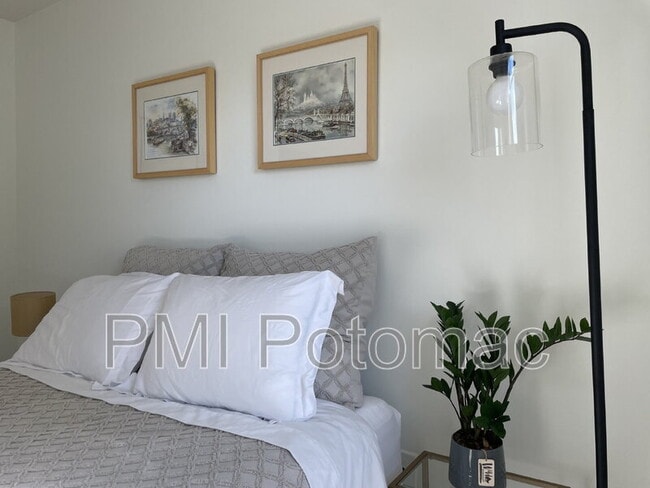 Building Photo - 1917 Agate Dr