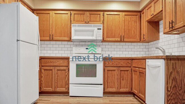 Building Photo - 2 BED & 2 BATH CONDO FOR RENT