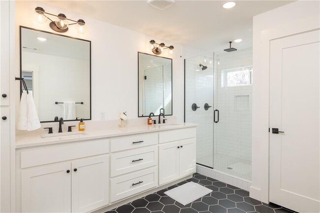 Building Photo - 207 W Lafayette St