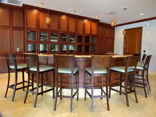 Building Photo - 347 N New River Dr E