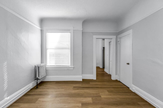 Interior Photo - 1030-1042 Polk