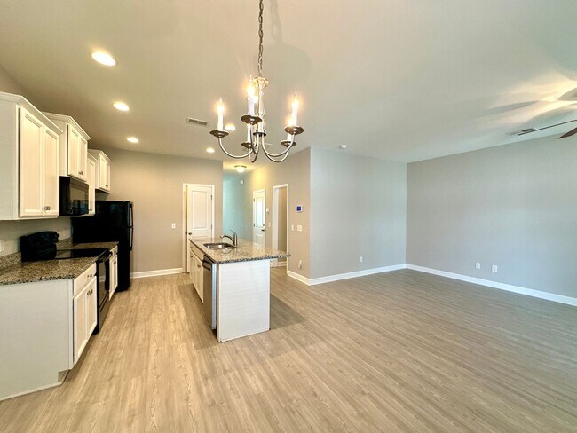 Building Photo - 3 Bed 2 Bath Townhome Located in Cokers Commons in Goose Creek!