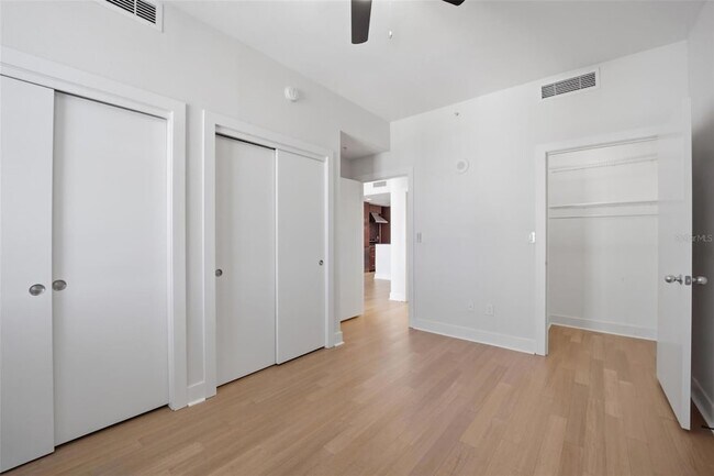 Building Photo - 1208 E Kennedy Blvd
