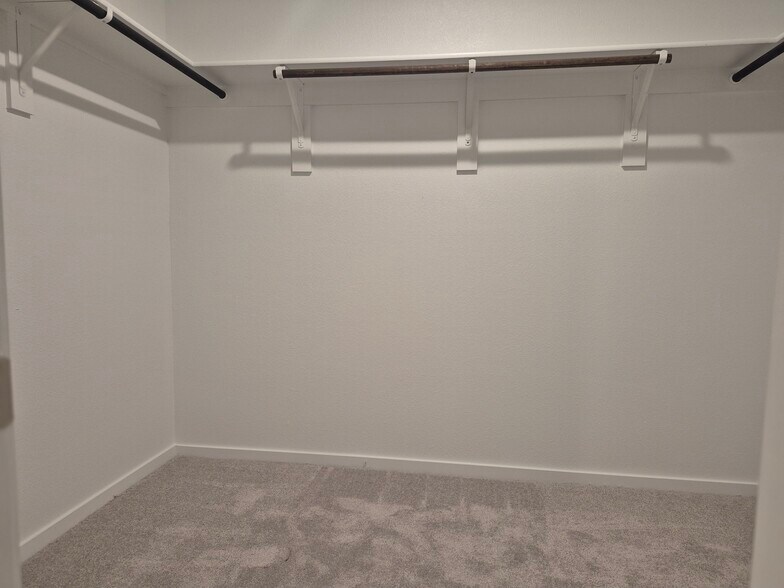 Master Suite Walk-in Closet - 7908 Clements St