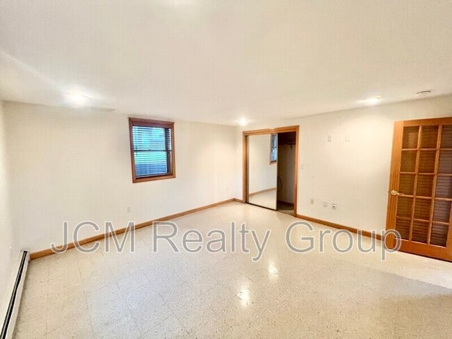 Building Photo - 120 Savage St
