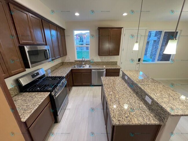 Building Photo - Half month FREE!!! Luxury and Convenience: Fully Equipped 3-Bedroom 2.5 Bathroom 2 car garage Con...