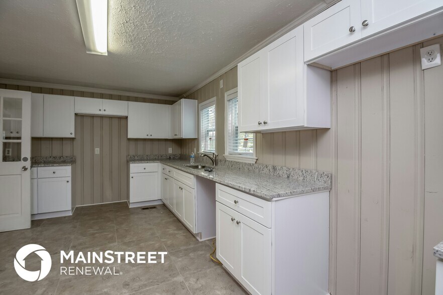 Building Photo - 6394 Waikiki Way