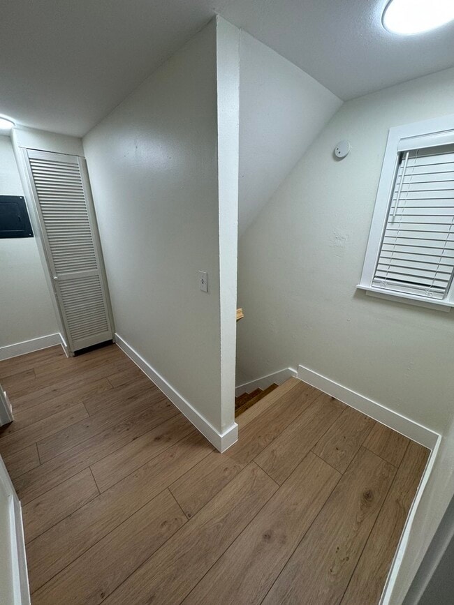 Building Photo - 6070 Longchamp Dr