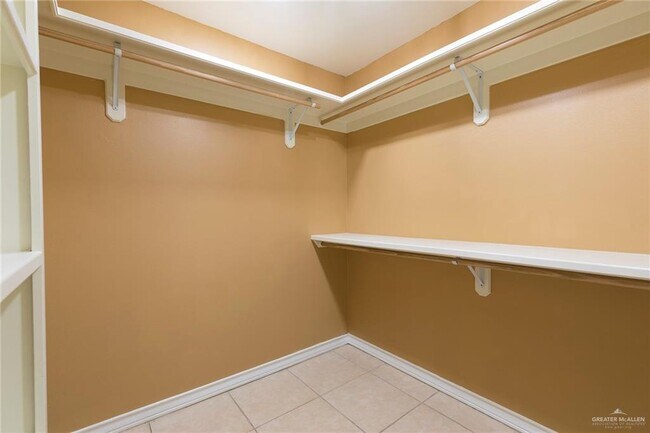 Building Photo - 22 Miranda Ln