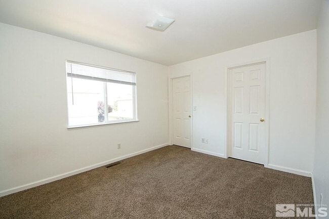 Building Photo - 670 Starlite Dr