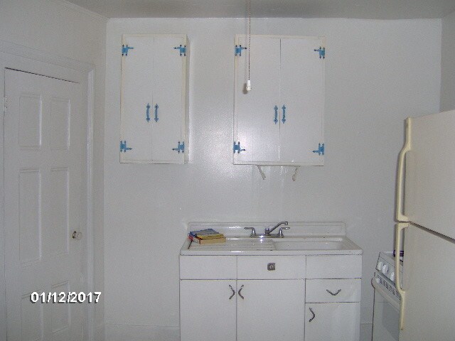 Kitchen - 39 Chestnut Ave