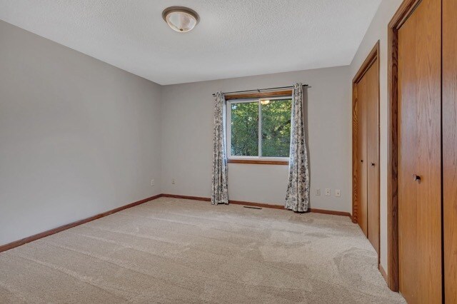 Building Photo - 9641 Meadow Ln