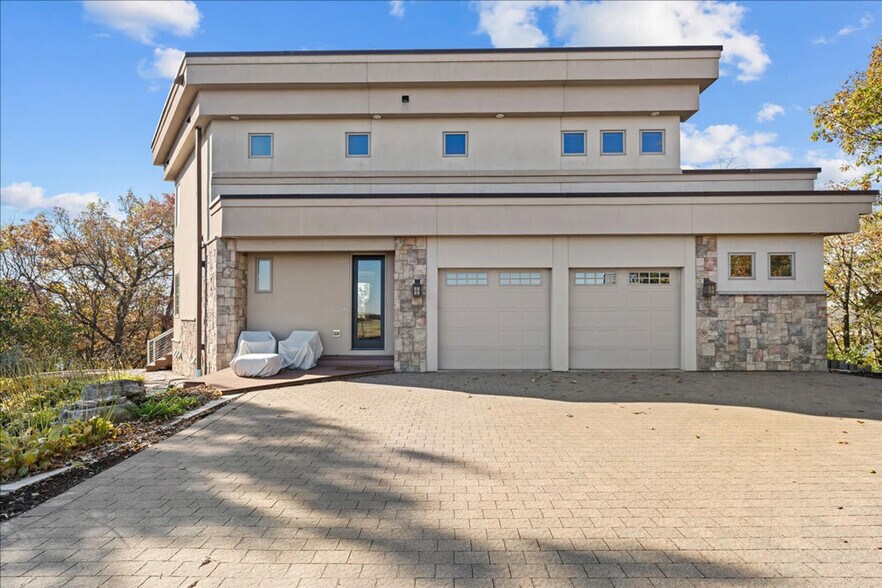 Building Photo - 1248 WI-35