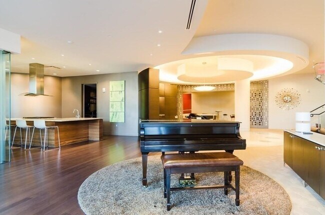 Building Photo - 10-40 Nouvelle Way