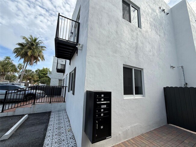 Building Photo - 1786 SW 9th St