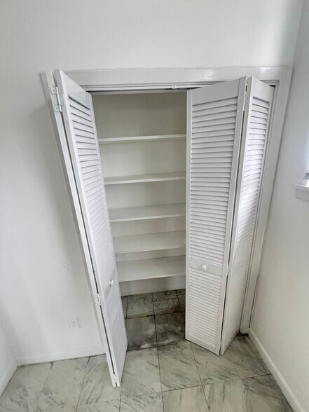 closet - 3834 Glen Arbor Dr
