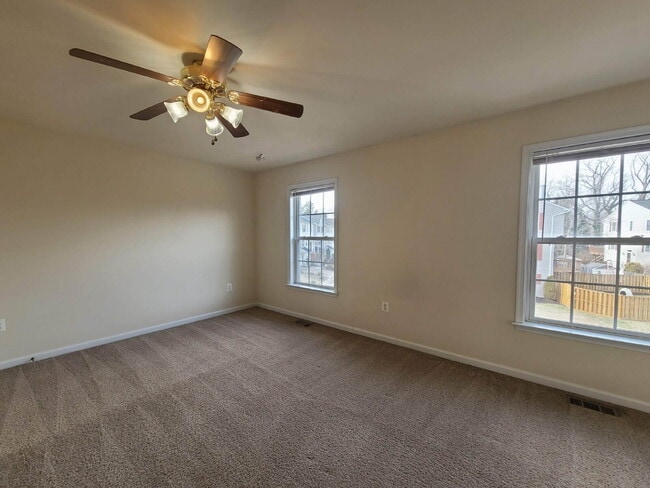 Building Photo - 3-Level Townhome with Two Primary Suites