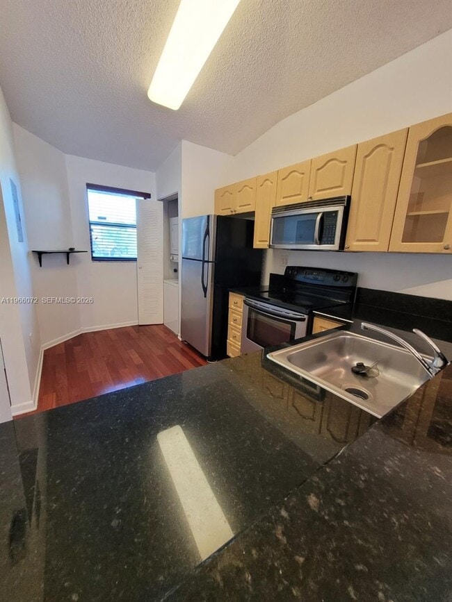 Building Photo - 9972 Nob Hill Pl