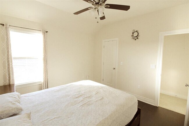 Building Photo - 15100 Iveans Way