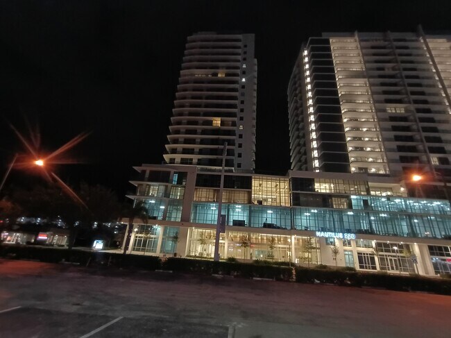 Building Photo - Nautilus 823