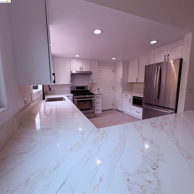 Building Photo - 1101 Hourglass Pl