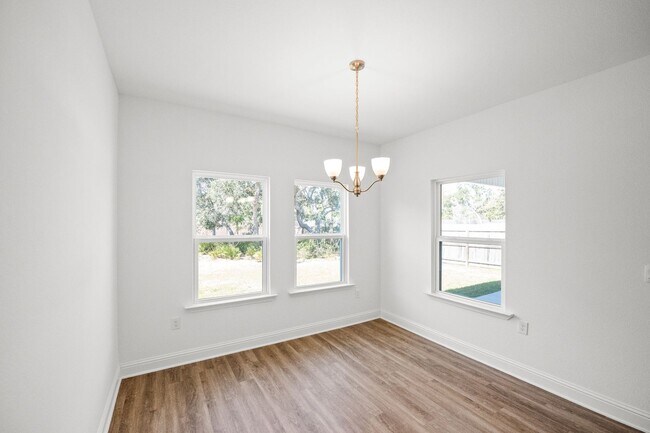 Building Photo - DON'T MISS OUT!