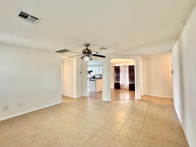 Building Photo - Spacious 5-Bedroom Home with In-Law Suite ...