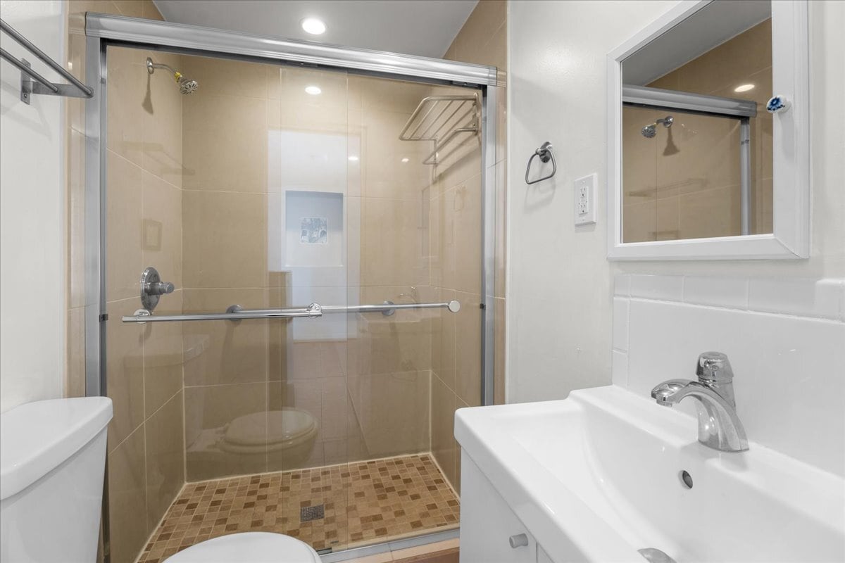 Building Photo - 4044 Huron Ave