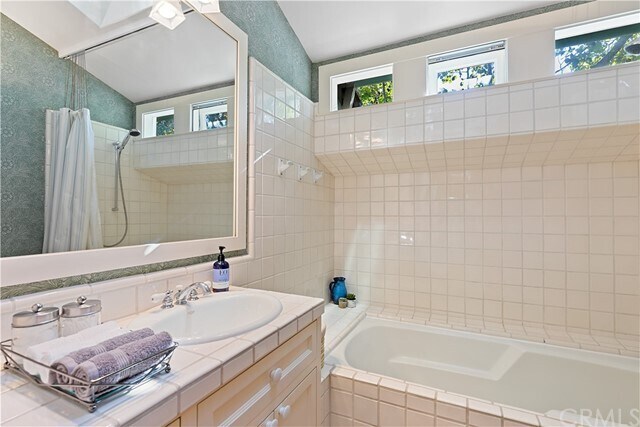 Building Photo - 2310 Bowdoin St