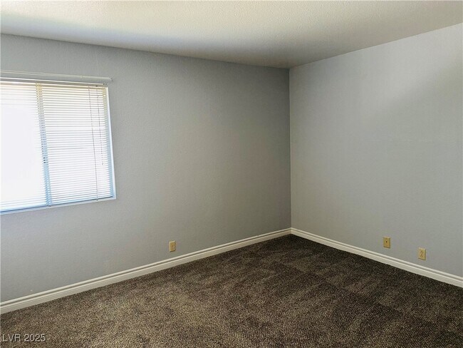 Building Photo - 5080 Indian River Dr
