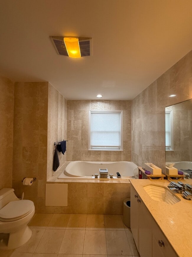 Building Photo - 23 Sunnyside Ter