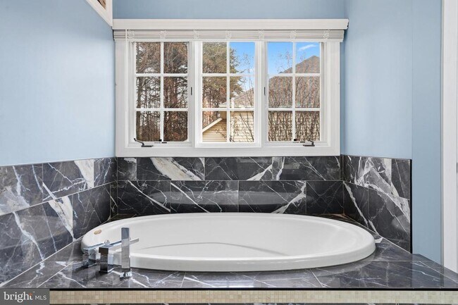 Building Photo - 4924 Berkshire Woods Dr