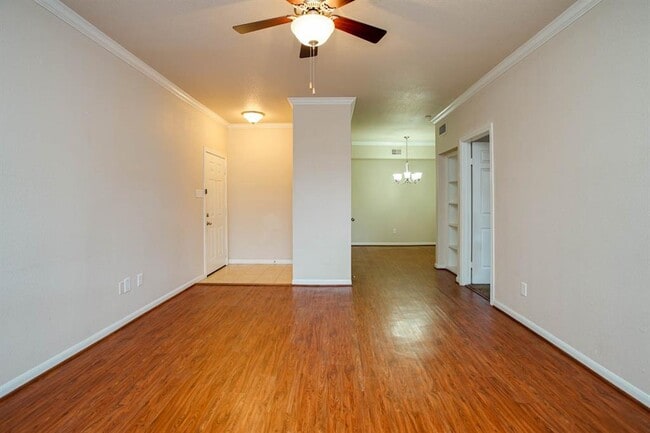 Building Photo - 2255 Braeswood Park Dr