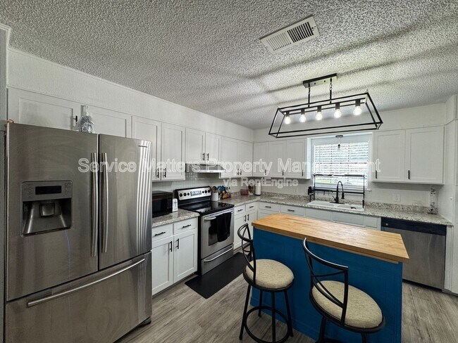 Building Photo - 4213 Queens Ct