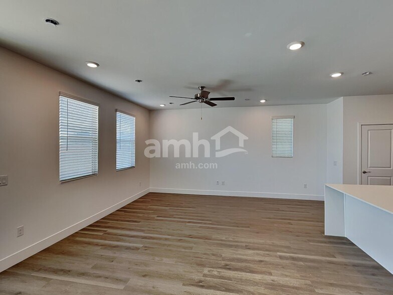 Building Photo - 9623 Harkes Dr
