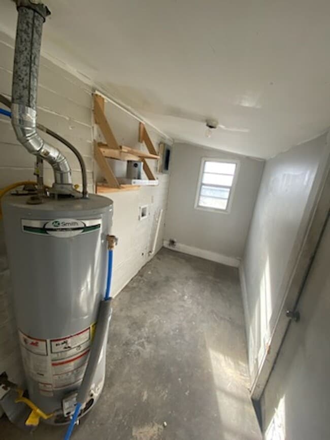 Building Photo - COMING SOON: CUTE 2 BEDROOM / 1 BATHROOM HOUSE IN WEBB CITY MO!!!