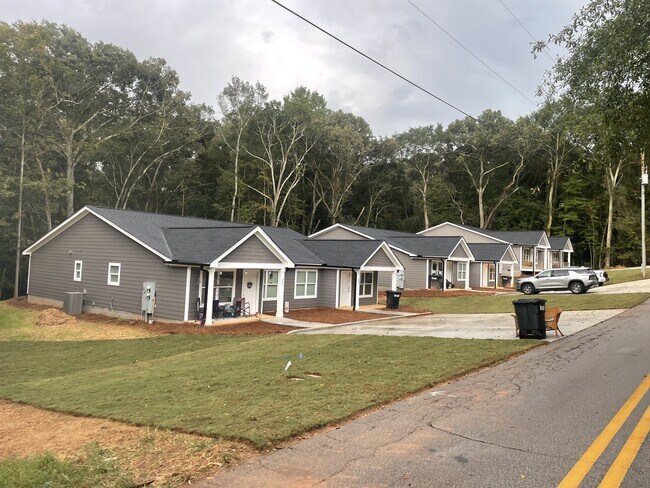 Building Photo - 503 S Forest Ave