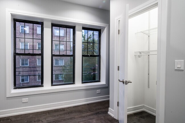 Building Photo - 6115 N Winthrop Ave
