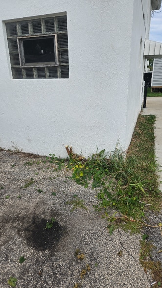 Building Photo - 6384 Oakwood Dr