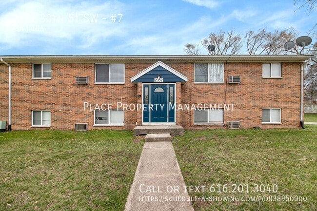 Building Photo - 2352 30th St SW #7 - 2 Bed/1 Bath Lower Ap...