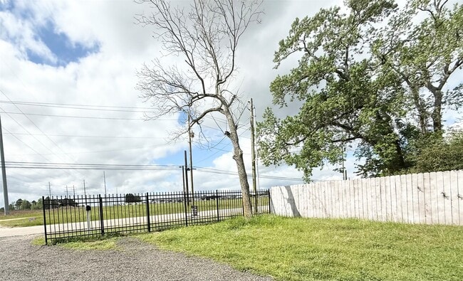 Building Photo - 300 Longstreet Rd