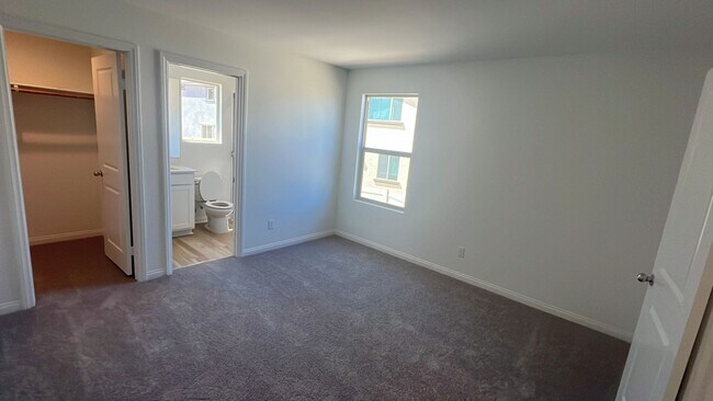 Building Photo - 21469 Thomas Ct