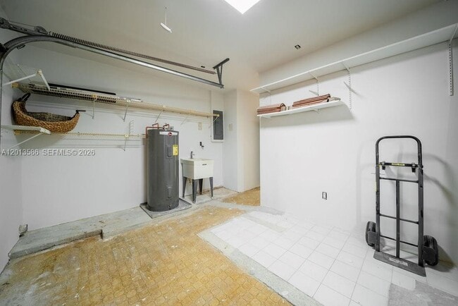Building Photo - 1550 S Greenway Dr