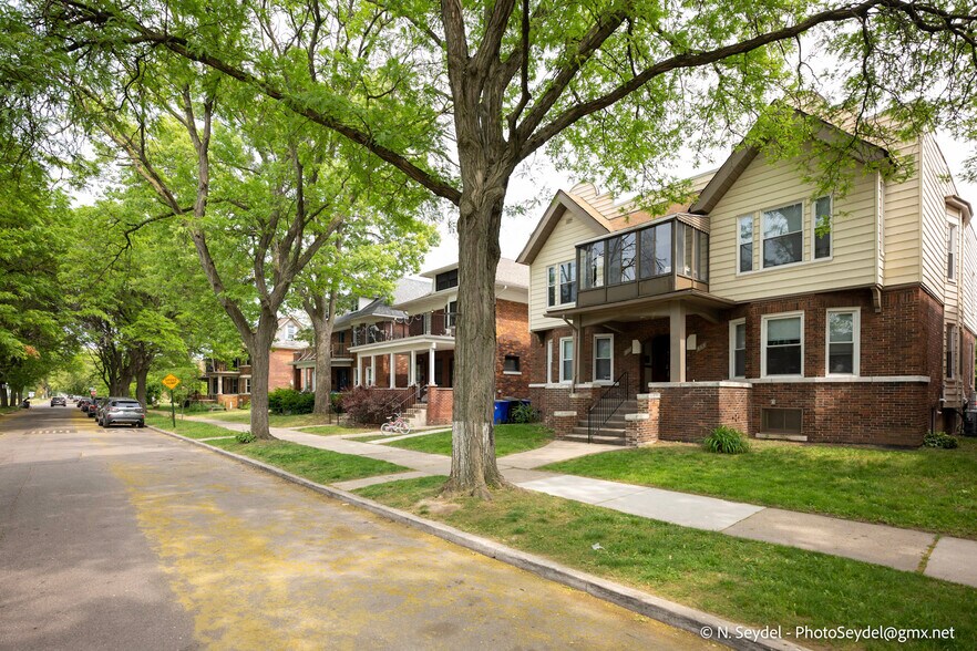 Front View - 865 Blaine St
