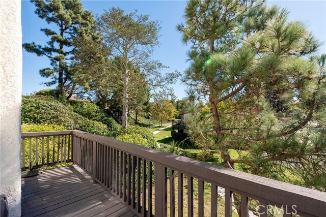 Building Photo - 28 Sycamore Ln