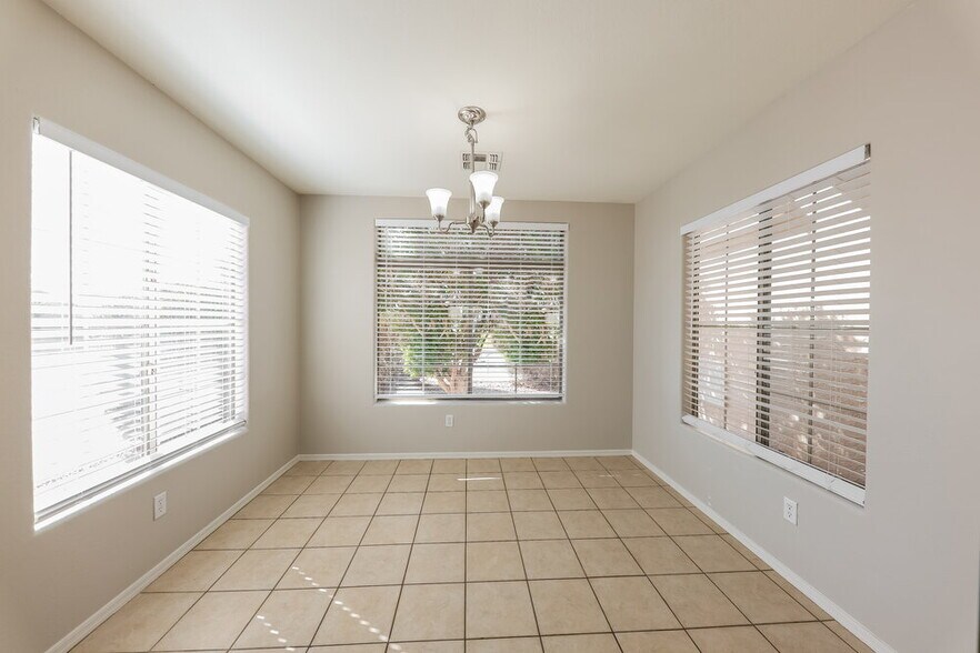 Building Photo - 13401 N 127th Dr